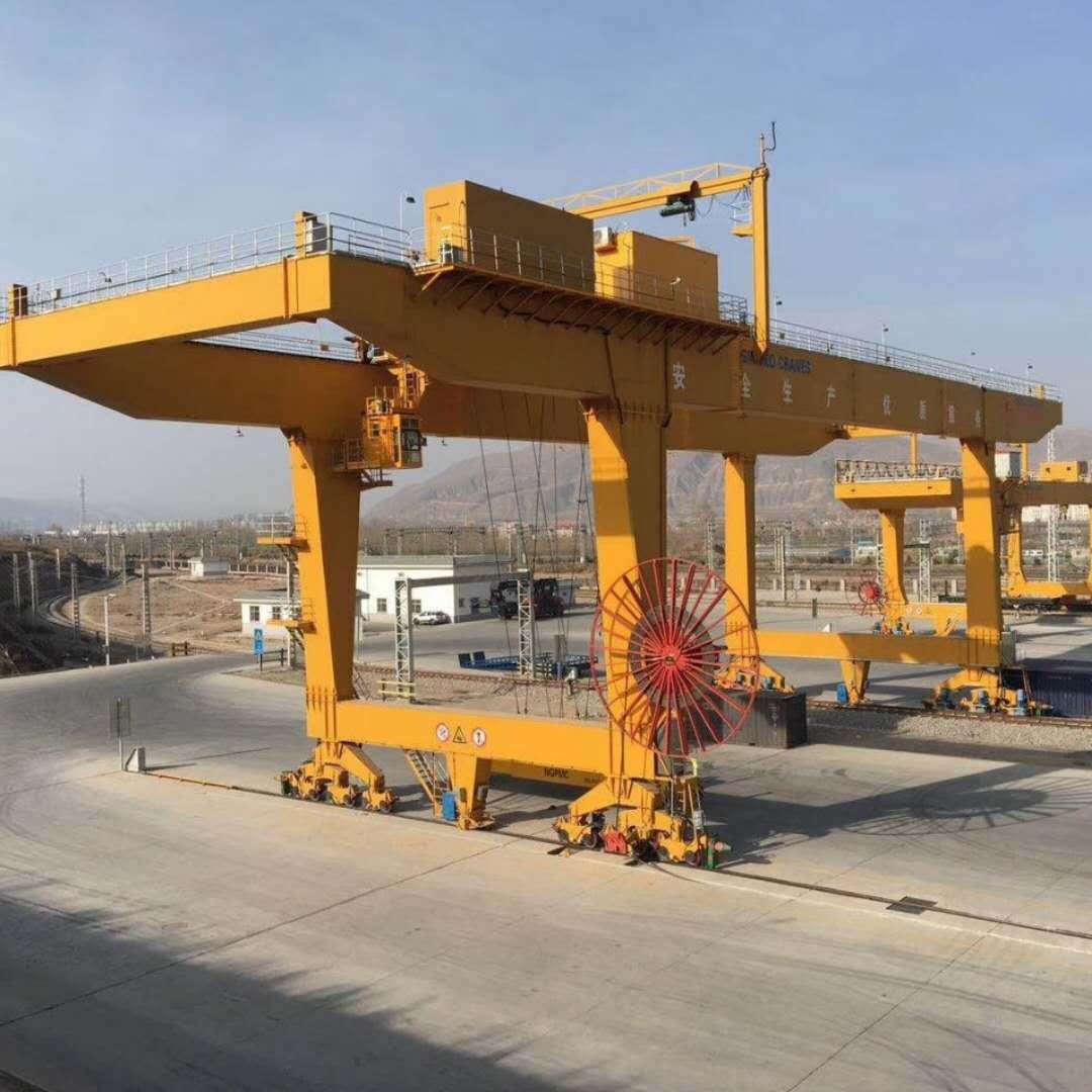軌道式集裝箱起重機.jpg