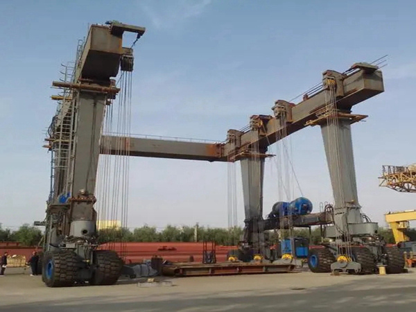 游艇搬運(yùn)機(jī) (6).jpg