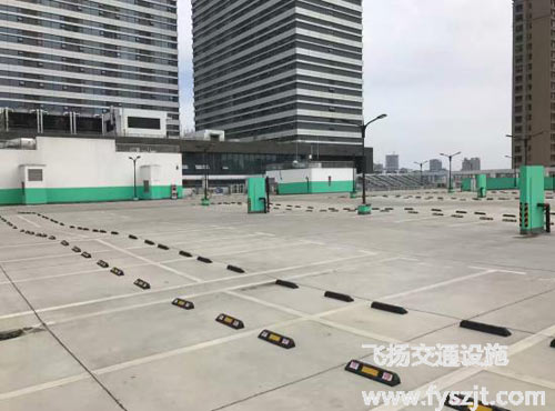 露天小區(qū)停車場劃線該怎么選擇材料呢？