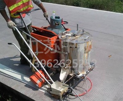 熱熔標(biāo)線施工機(jī)械 車位劃線用什么設(shè)備?