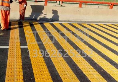 青島道路劃線 青島交通劃線一平方米多少錢？