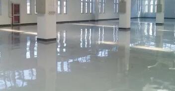 蘇州環(huán)氧地坪廠家，如何理解水泥基自流平砂漿?水泥基自流平地面是超平地面嗎？